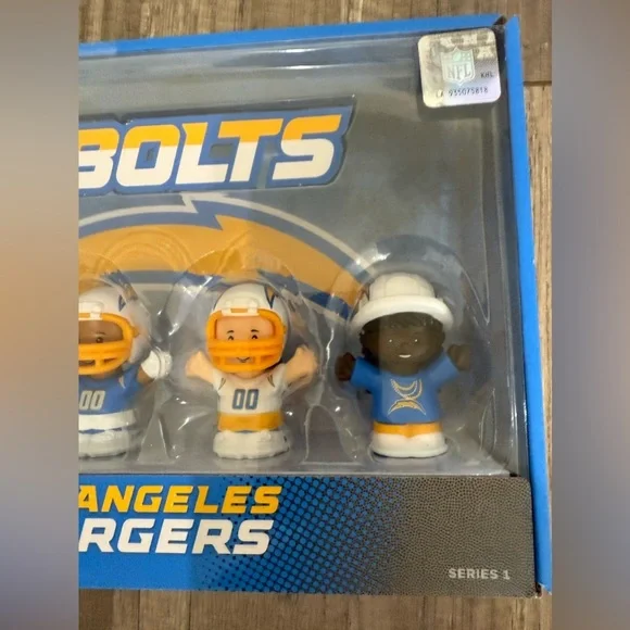 Fisher Price Little People x NFL Collector Los Angeles Chargers Figure 4-Pack - Picture 14 of 16